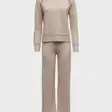 костюмы женское